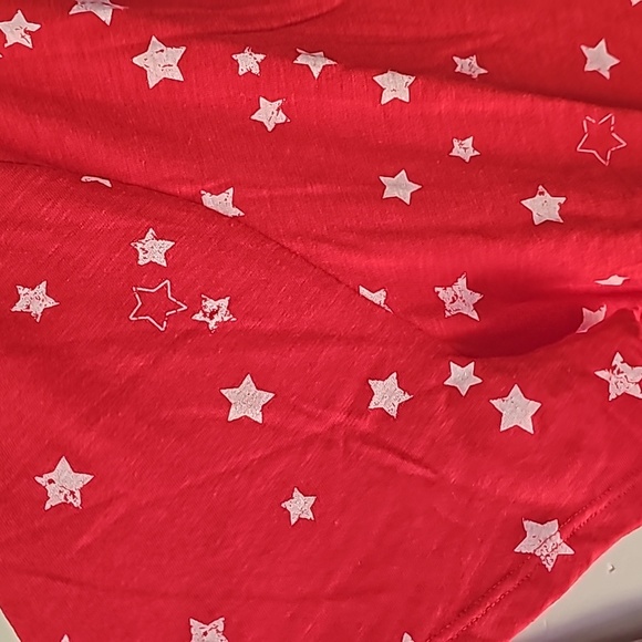 Evri women plus size red and white stars t shirt. Size 1x. Still has tags on it. - Picture 3 of 7